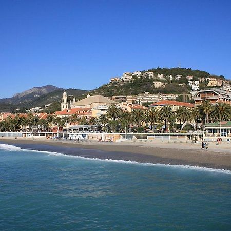 Holiday In Pietra Ligure Zewnętrze zdjęcie