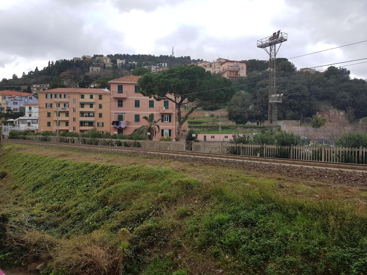 Holiday In Pietra Ligure Zewnętrze zdjęcie