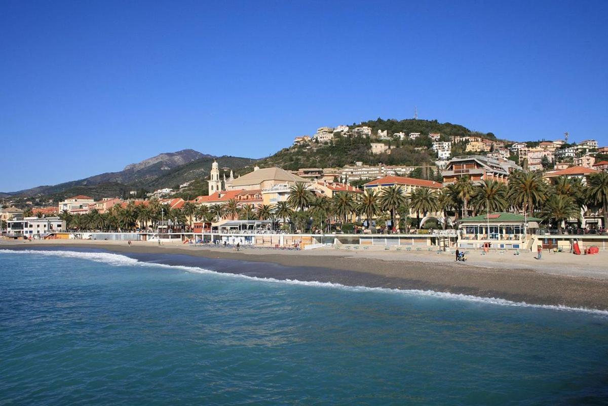 Holiday In Pietra Ligure Zewnętrze zdjęcie